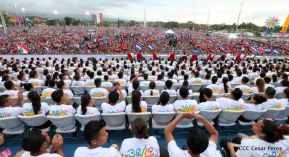 Rosario y Daniel celebran junto al pueblo 38 años de Revolución