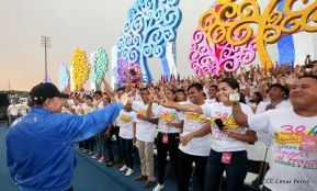 Rosario y Daniel celebran junto al pueblo 38 años de Revolución