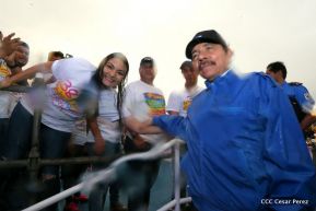 Rosario y Daniel celebran junto al pueblo 38 años de Revolución