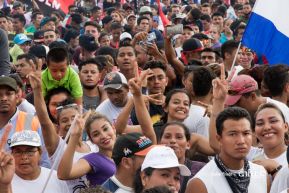 Rosario y Daniel celebran junto al pueblo 38 años de Revolución