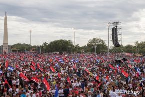 Rosario y Daniel celebran junto al pueblo 38 años de Revolución