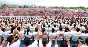 Rosario y Daniel celebran junto al pueblo 38 años de Revolución