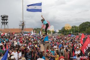 Rosario y Daniel celebran junto al pueblo 38 años de Revolución