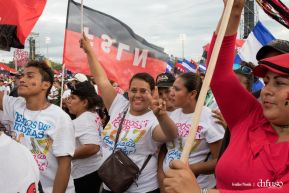 Rosario y Daniel celebran junto al pueblo 38 años de Revolución