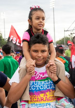 Rosario y Daniel celebran junto al pueblo 38 años de Revolución