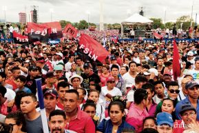 Rosario y Daniel celebran junto al pueblo 38 años de Revolución
