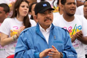 Rosario y Daniel celebran junto al pueblo 38 años de Revolución