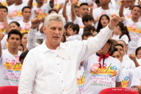 Rosario y Daniel celebran junto al pueblo 38 años de Revolución