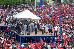 Rosario y Daniel celebran junto al pueblo 38 años de Revolución