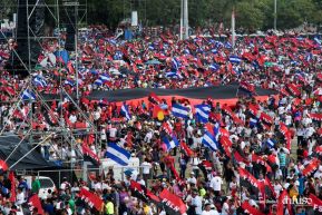 Rosario y Daniel celebran junto al pueblo 38 años de Revolución