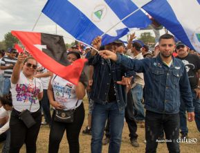 Rosario y Daniel celebran junto al pueblo 38 años de Revolución