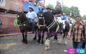 Miles de managuas participan del desfile hípico en honor a Santo Domingo