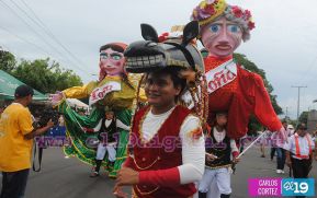 Miles de managuas participan del desfile hípico en honor a Santo Domingo