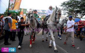 Miles de managuas participan del desfile hípico en honor a Santo Domingo
