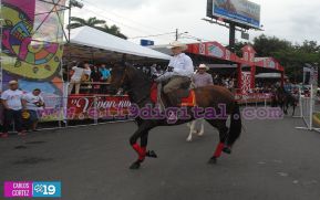 Miles de managuas participan del desfile hípico en honor a Santo Domingo