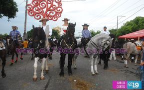 Miles de managuas participan del desfile hípico en honor a Santo Domingo