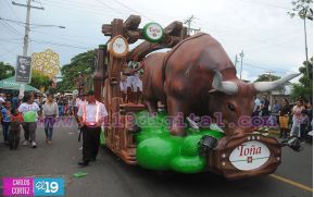 Miles de managuas participan del desfile hípico en honor a Santo Domingo