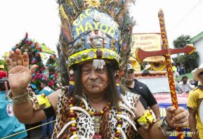 Miles de fieles acompañan a Santo Domingo en su regreso a Las Sierritas