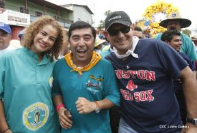 Miles de fieles acompañan a Santo Domingo en su regreso a Las Sierritas