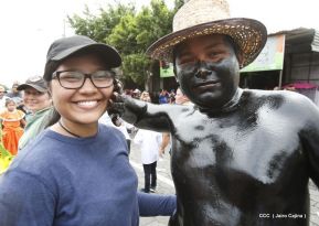 Miles de fieles acompañan a Santo Domingo en su regreso a Las Sierritas