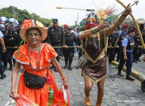 Miles de fieles acompañan a Santo Domingo en su regreso a Las Sierritas