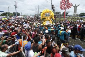 Miles de fieles acompañan a Santo Domingo en su regreso a Las Sierritas