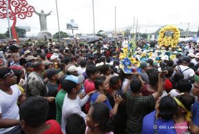 Miles de fieles acompañan a Santo Domingo en su regreso a Las Sierritas