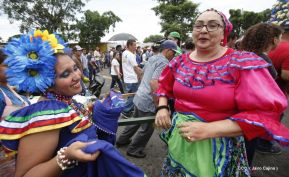 Miles de fieles acompañan a Santo Domingo en su regreso a Las Sierritas