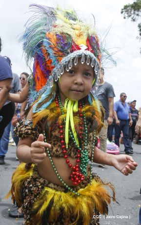 Miles de fieles acompañan a Santo Domingo en su regreso a Las Sierritas