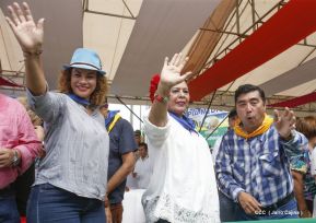 Miles de fieles acompañan a Santo Domingo en su regreso a Las Sierritas