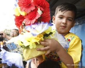 Miles de fieles acompañan a Santo Domingo en su regreso a Las Sierritas