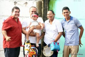 Miles de fieles acompañan a Santo Domingo en su regreso a Las Sierritas