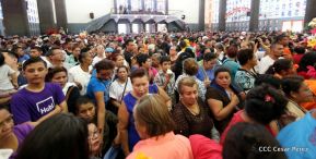 Miles de fieles acompañan a Santo Domingo en su regreso a Las Sierritas