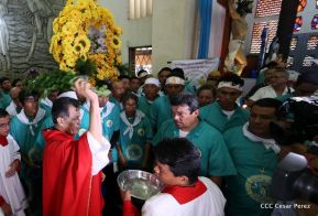 Miles de fieles acompañan a Santo Domingo en su regreso a Las Sierritas