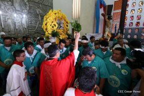 Miles de fieles acompañan a Santo Domingo en su regreso a Las Sierritas