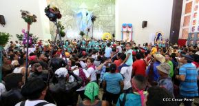 Miles de fieles acompañan a Santo Domingo en su regreso a Las Sierritas