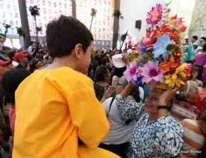 Miles de fieles acompañan a Santo Domingo en su regreso a Las Sierritas