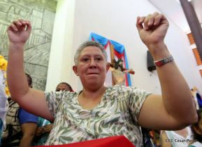 Miles de fieles acompañan a Santo Domingo en su regreso a Las Sierritas