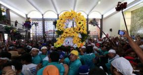 Miles de fieles acompañan a Santo Domingo en su regreso a Las Sierritas