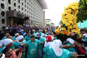 Miles de fieles acompañan a Santo Domingo en su regreso a Las Sierritas