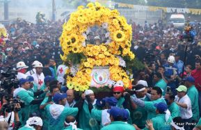 Miles de fieles acompañan a Santo Domingo en su regreso a Las Sierritas