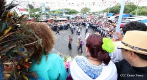 Miles de fieles acompañan a Santo Domingo en su regreso a Las Sierritas
