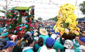 Miles de fieles acompañan a Santo Domingo en su regreso a Las Sierritas