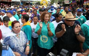 Miles de fieles acompañan a Santo Domingo en su regreso a Las Sierritas