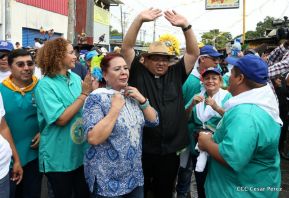 Miles de fieles acompañan a Santo Domingo en su regreso a Las Sierritas