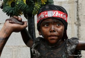 Miles de fieles acompañan a Santo Domingo en su regreso a Las Sierritas