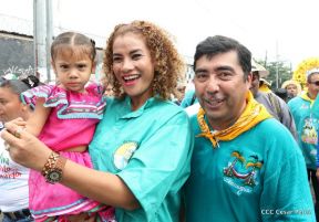 Miles de fieles acompañan a Santo Domingo en su regreso a Las Sierritas