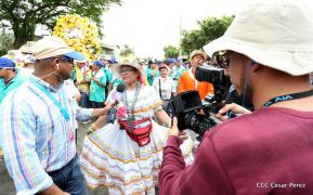 Miles de fieles acompañan a Santo Domingo en su regreso a Las Sierritas