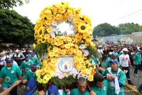 Miles de fieles acompañan a Santo Domingo en su regreso a Las Sierritas