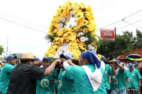 Miles de fieles acompañan a Santo Domingo en su regreso a Las Sierritas